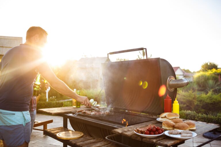 Zona de BBQ social en Canoës Camino al Mar